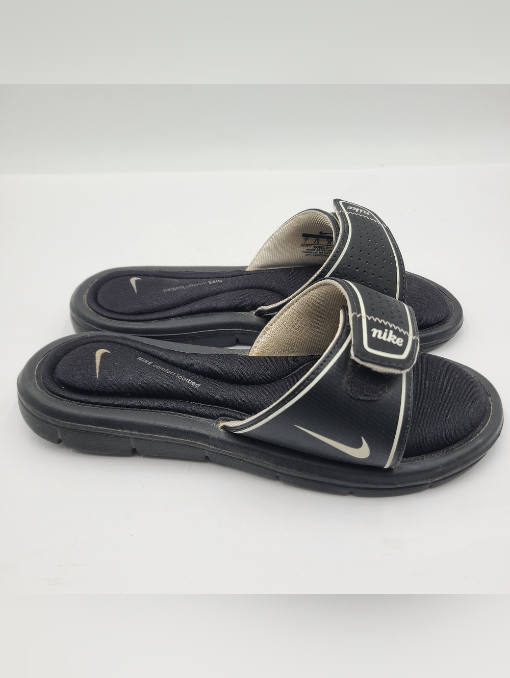 B31 Nike Women’s Comfort Footbed Black & White Slides Sandals 360883-011 Sz 7